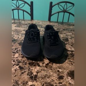 Nike all black shoes